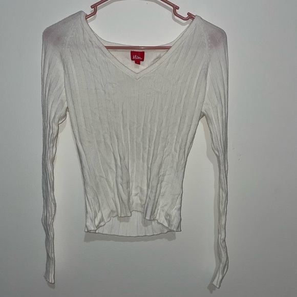White Long Sleeve V-Neck: 2 - Picture 1 of 3